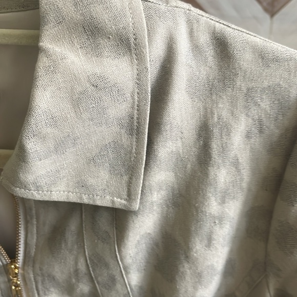 Chicos pale animal print jacket size small Chicos size 0 - Picture 4 of 8